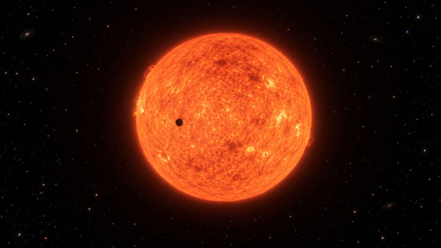 TRAPPIST-1e가 붉은 별 앞을 지나는 작은 실루엣과 멀리서 이를 관측하는 우주망원경의 과학적 시각화